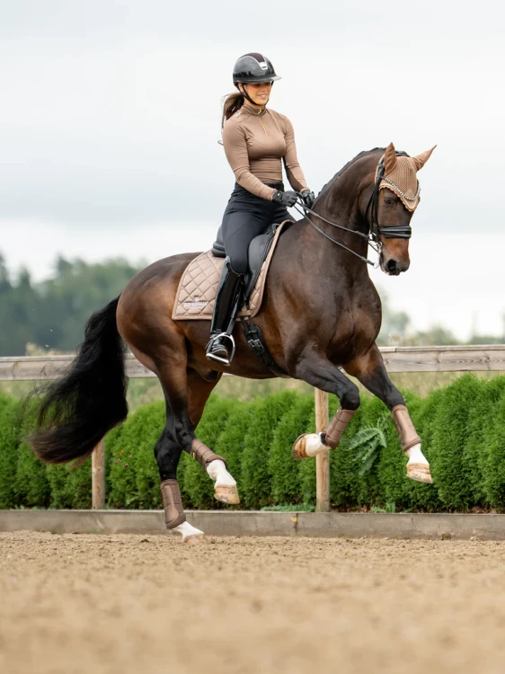 czaprak ujeżdżenioey beżowy equestrian stockholm  (6).webp