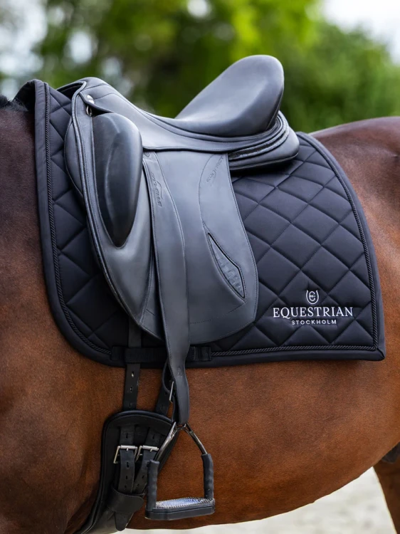 czaprak ujeżdżeniowy czarny equestrian stockholm  (1).webp