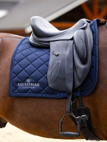 czaprak ujeżdżeniowy granatowy equestrian stockholm  (1).webp
