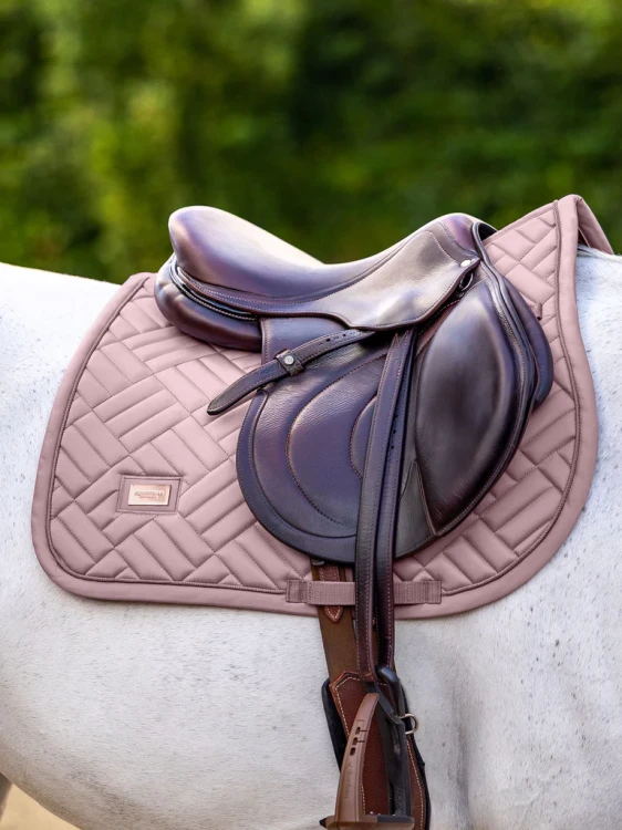 czaprak skokowy różowy equestrian stockholm  (1).webp