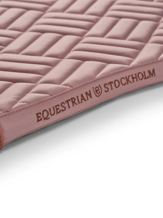 czaprak ujeżdzeniowy różowy equestrian stockholm  (3).webp