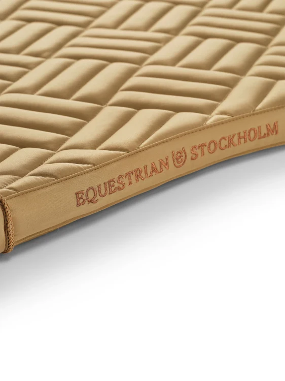 czaprak ujeżdżeniowy złoty equestrian stockholm  (3).webp