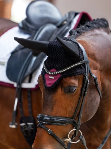 nauszniki wyciszające bordowe merlot equestrian stockholm  (1).webp