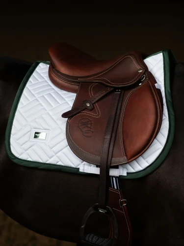 czaprak skokowy biały zielony sycamore equestrian stockholm  (1).webp