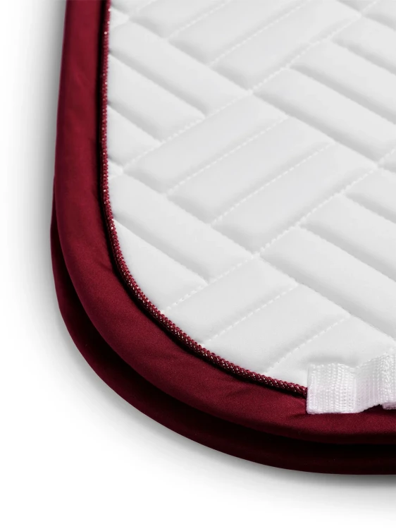 czaprak ujeżdżeniowy biały bordowy merlot equestrian stockholm  (6).webp