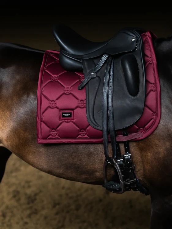 czaprak ujeżdżeniowy bordowy merlot equestrian stockholm  (2).webp