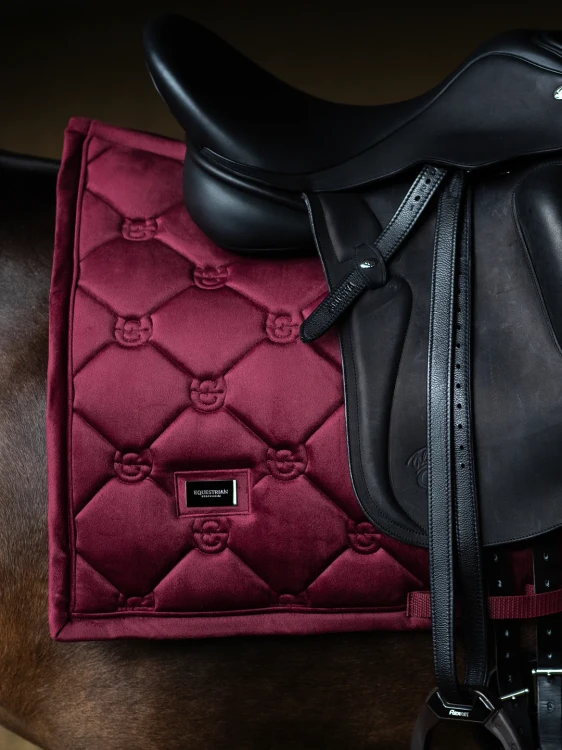 czaprak ujeżdżeniowy merlot bordowy equestrian stockholm  (8).webp