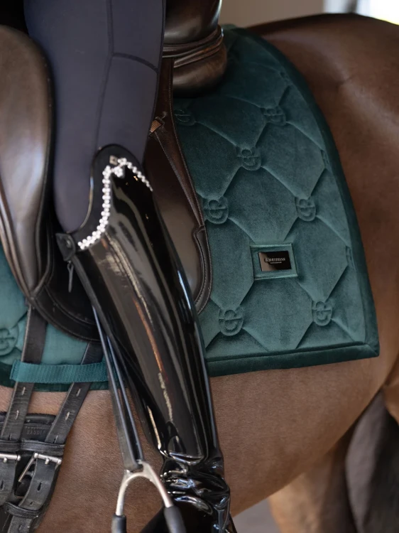 czaprak ujeżdżeniowy zielony sycamore velvet equestrian stockholm  (4).webp