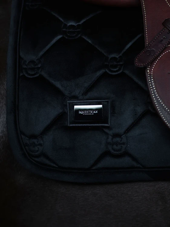 czaprak velvet black czarny skokowy equestrian stockholm  (2).webp