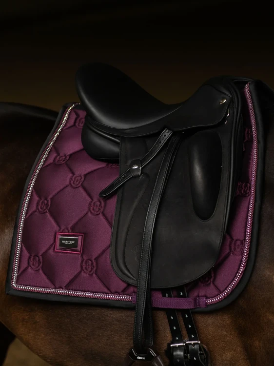 czaprak fioletowy ujeżdżeniowy equestrian stockholm kryształki  (9).webp