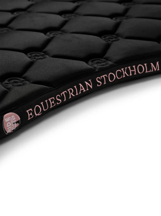 czaprak czarny różowy equestrian stockholm  (4).webp