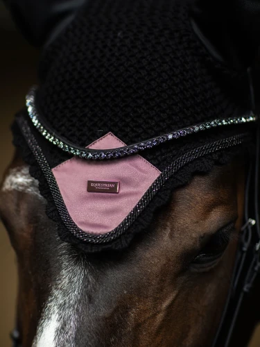 nauszniki czarne różowe equestrian stockholm  (1).webp