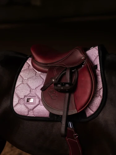 czaprak różowy glimmer equestrian stockholm  (1).webp