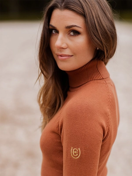 bronze-gold-knitted-polo-top-equestrian-stockholm-2.webp
