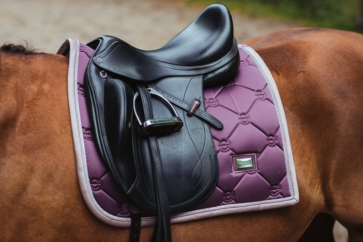 czaprak orchid-bloom-dressage-saddle-pad-equestrian-stockholm-1-1 (1).webp