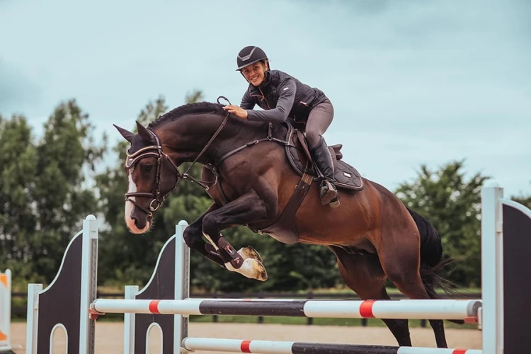 Nauszniki Dark Sky Equestrian Stockholm (2).webp