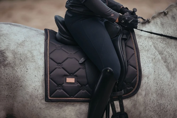 Czaprak ujeźdźeniowy Dark Sky Equestrian Stockholm  (4).webp