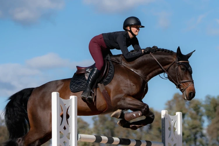 Nauszniki czarne Total Eclipse Equestrian Stockholm  (3).webp