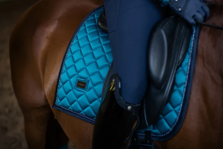 czaprak ujeżdżeniowy aurora blues morski equestrian stockholm  (6).webp