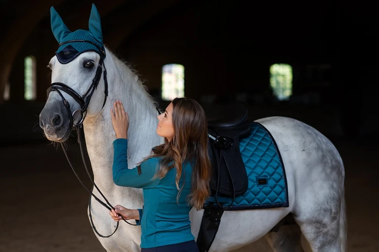 czaprak ujeżdżeniowy aurora blues morski equestrian stockholm  (9).webp