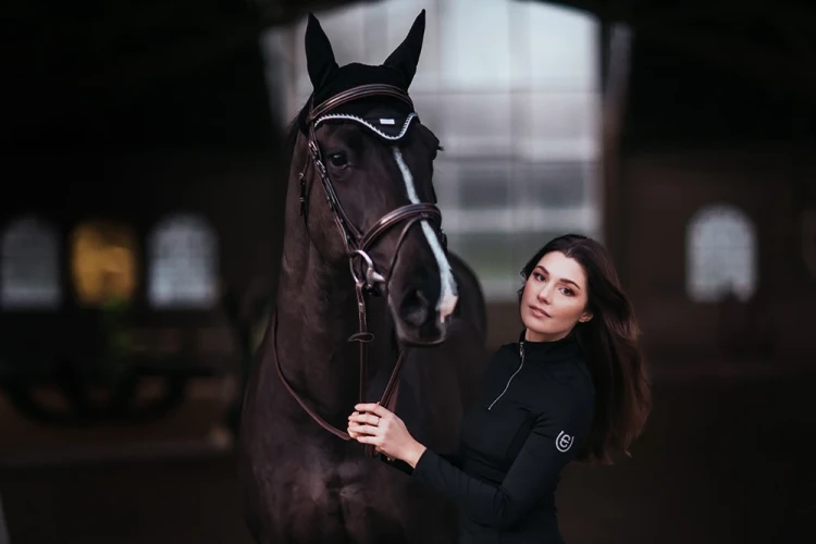 nauszniki czarne equestrian stockholm (3).webp