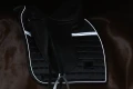 luminous-black-czaprak ujeżdżeniowy czarny odblaskowy equestrian stockholm  (3).webp