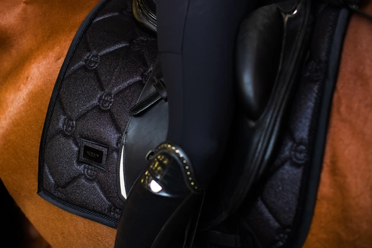 czaprak ujeżdżeniowy czarny equestrian stockholm  (3).webp