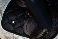 black-glimmer-jumping-saddle-pad-hoppschabrak-springschabrack-spring-zadeldekje-on1.webp