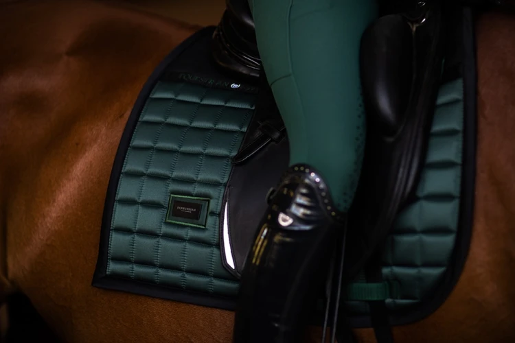 sportive-sycamore-green-czaprak ujeżdżeniowy equestrian stockholm  (3).webp