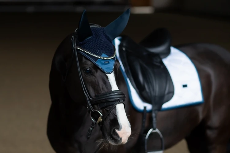 nauszniki wyciszające granatowe equestrian stockholm  (2).webp
