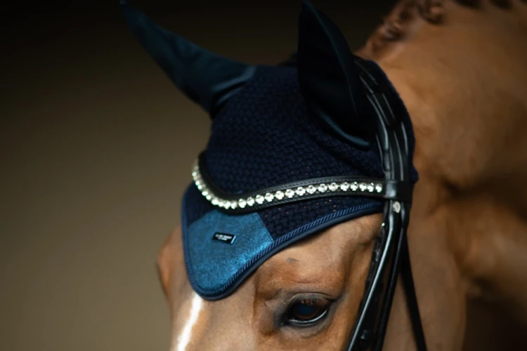 nauszniki glimmer blue-meadow equestrian stockholm  (2).webp