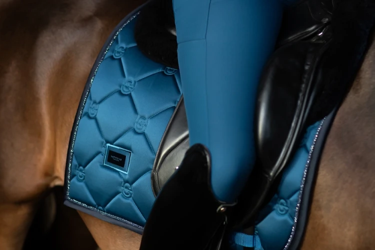 czaprak ujeżdżeniowy granatowy equestrian stockholm  (3).webp