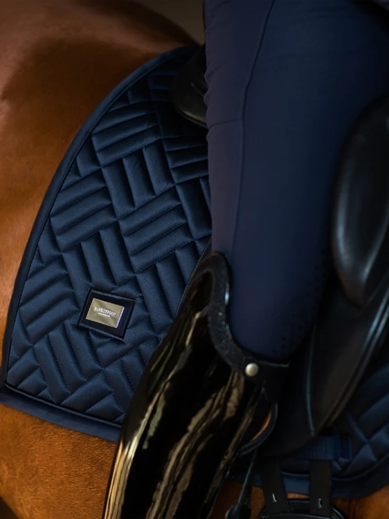 czaprak ujeżdżeniowy granatowy equestrian stockholm  (3).webp