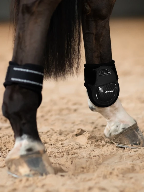 ochraniacze tylne dla konia czarne equestrian stockholm  (4).webp
