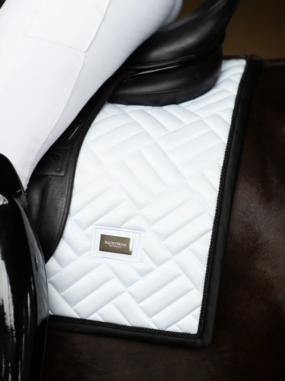 czaprak ujeżdżeniowy biały equestrian stockholm  (1).webp