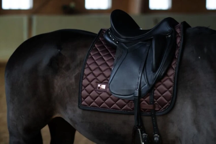 czaprak ujeżdżeniowy endless glow brązowy equestrian stockholm  (3).jpg