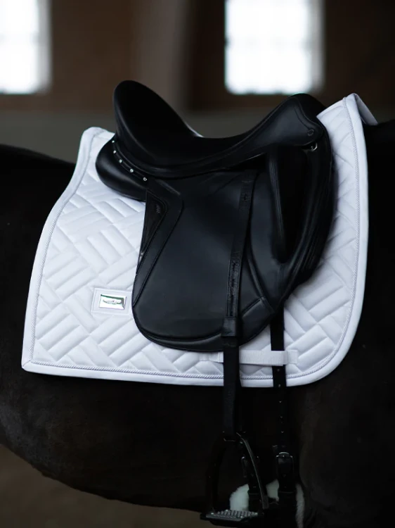 czaprak ujeżdżeniowy biały equestrian Stockholm  (4).webp