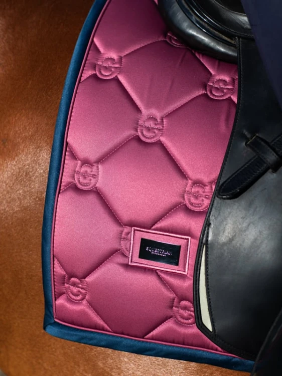 timeless-rose-dressage-czaprak ujeżdżeniowy różowy equestrian stockholm  (1).jpg
