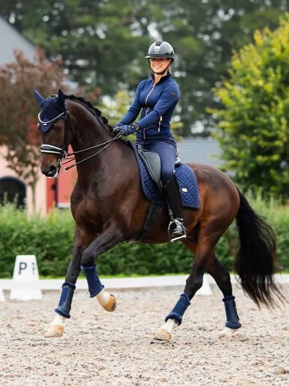 czaprak ujeżdżeniowy granatowy lagoon blush equestrian stockholm  (2).webp