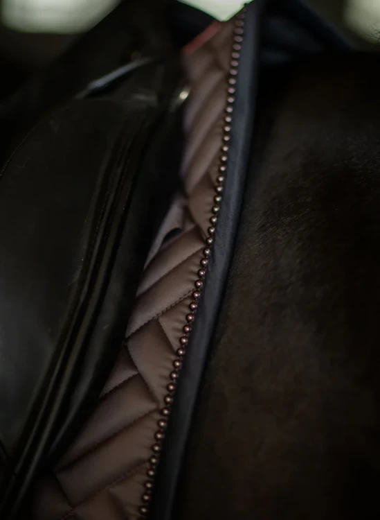 czaprak ujeżdżeniowy brązowy mocha equestrian stockholm  (4).webp
