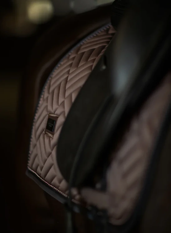 czaprak ujeżdżeniowy brązowy mocha equestrian stockholm  (5).webp