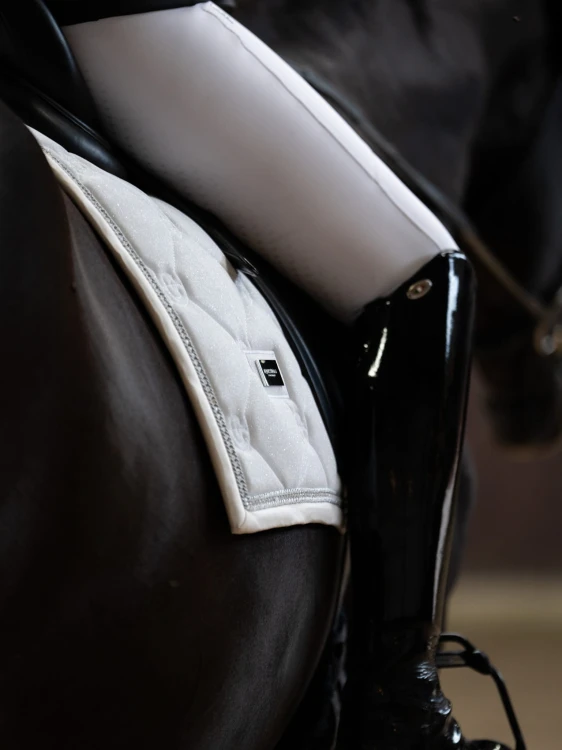 czaprak ujeżdżeniowy biały brokat timeless white equestrian stockholm  (8).jpg