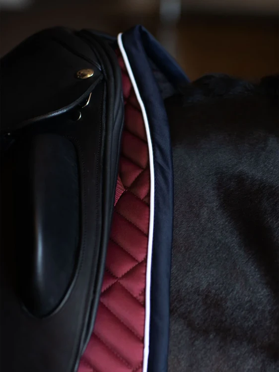 czaprak ujeżdżeniowy luxe czerwony equestrian stockholm  (7).webp