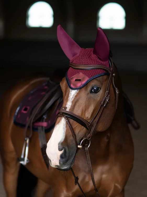 nauszniki wyciszające luxe czerwone equestrian stockholm  (5).webp