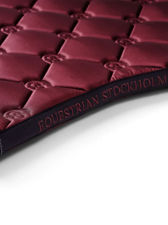 czaprak ujeżdżeniowy czerwony  luxe equestrian stockholm  (2).webp