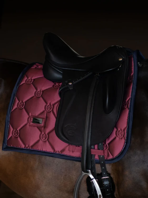 czaprak ujeżdżeniowy czerwony  luxe equestrian stockholm  (5).webp