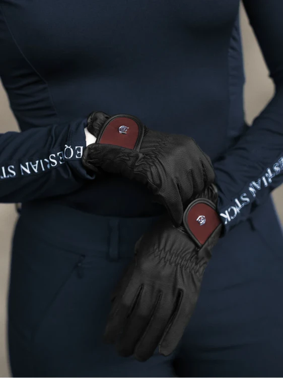 soft-rouge-riding-gloves-ridhandskar-reithandschuhe-rijandschoenen-on2.webp