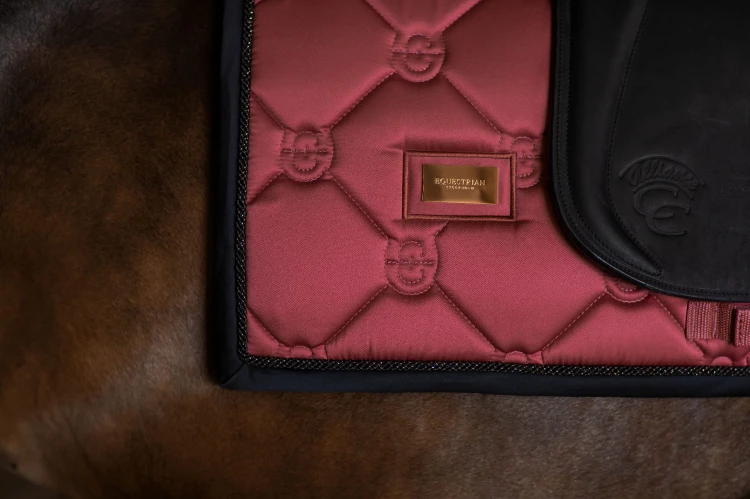 czaprak ujeżdżeniowy różowy equestrian stockholm  (7).jpg