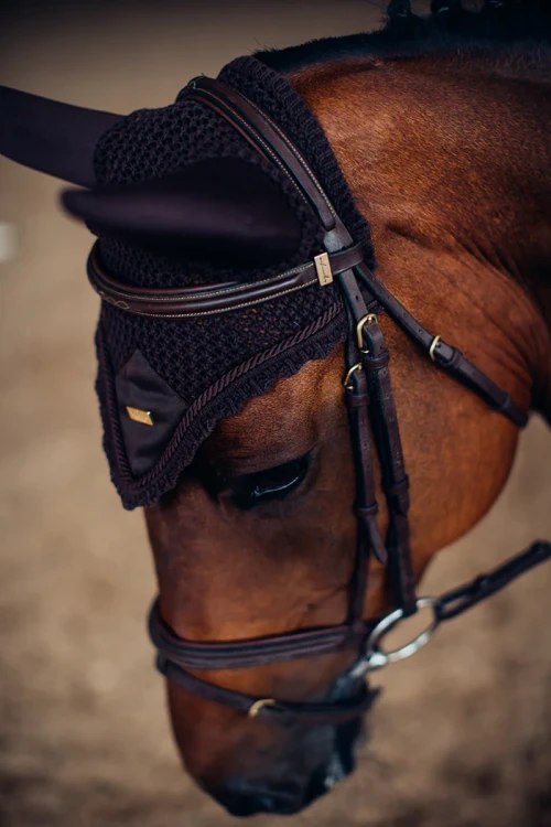 nauszniki wyciszające brązowe equestrian stockholm  (2).webp