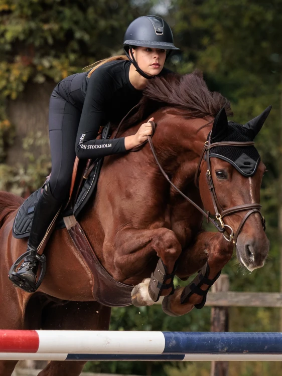 nauszniki modern black equestrian stockholm  (3).webp